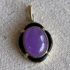 14K Gold Lavender Jade Cabochon Pendant Black Onyx Accent Vintage